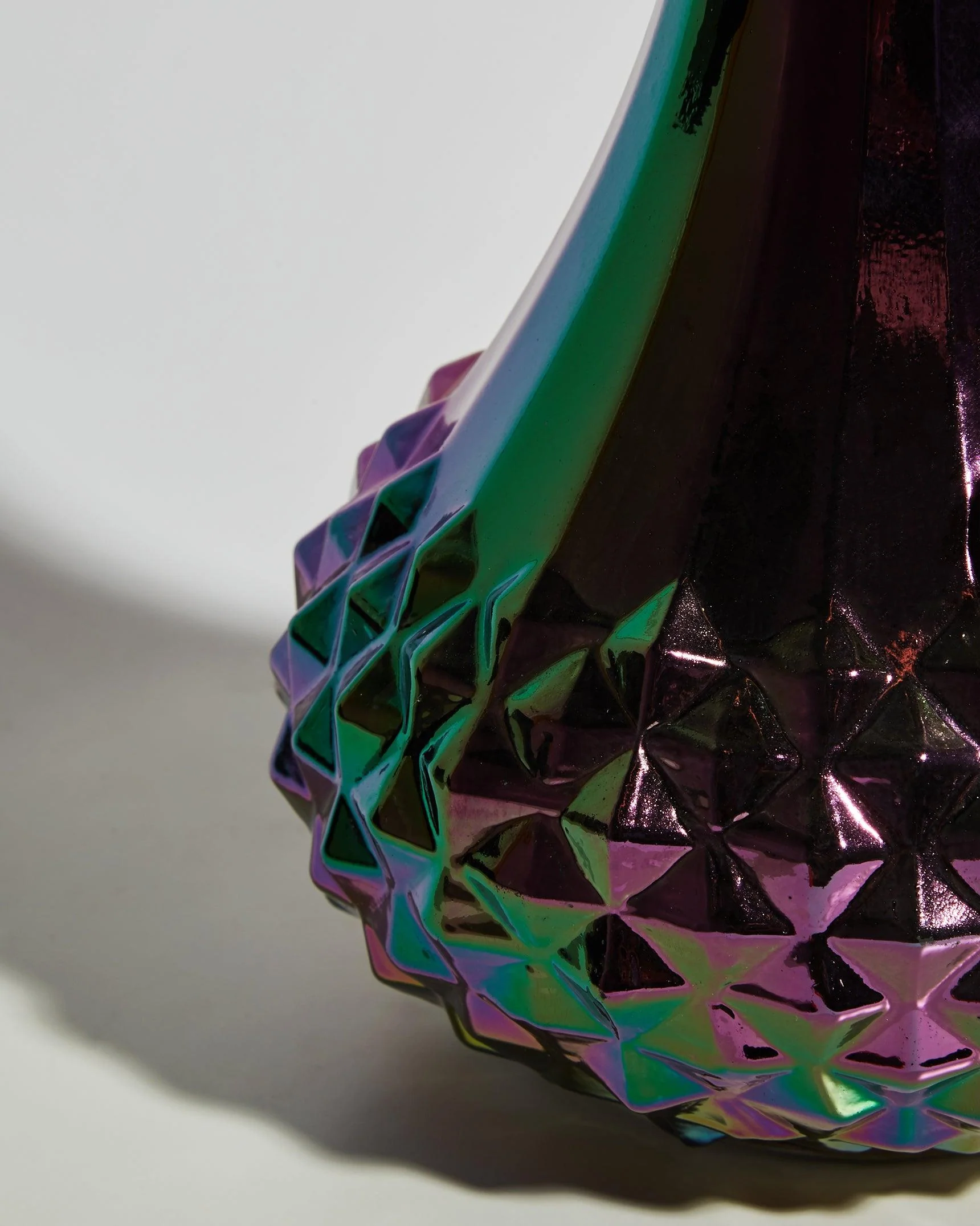 'Aurora' Iridescent Vase Bong - Image 4