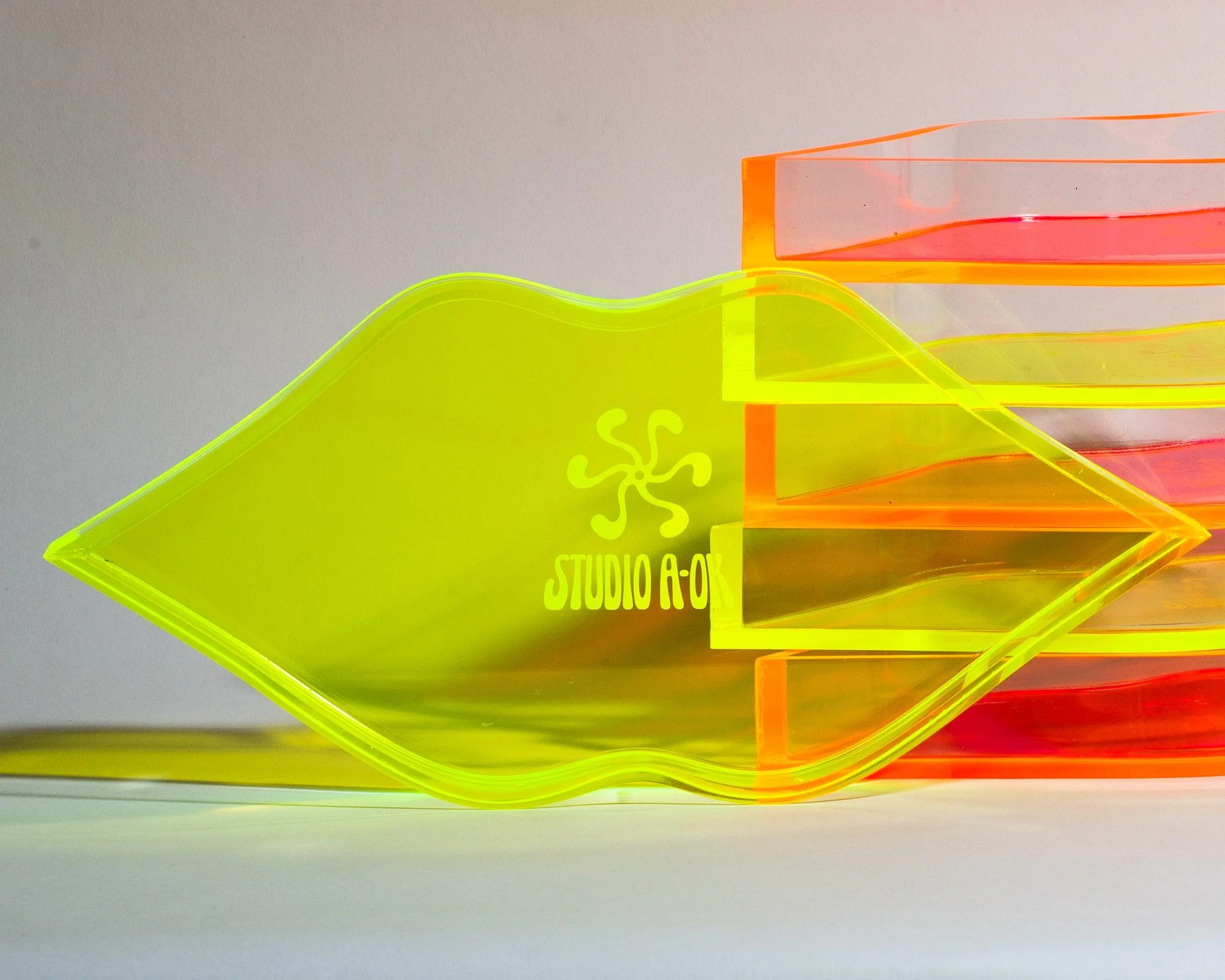 Neon Lip Rolling Tray - Image 4